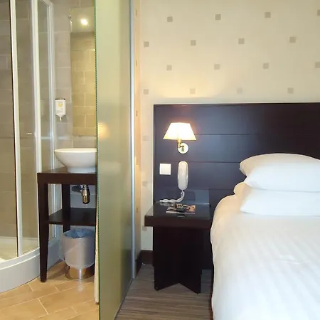 De L'exposition - Tour Eiffel Hotel Paris