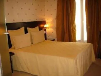 دو ليكسبوزيسيون - برج إيفل باريس