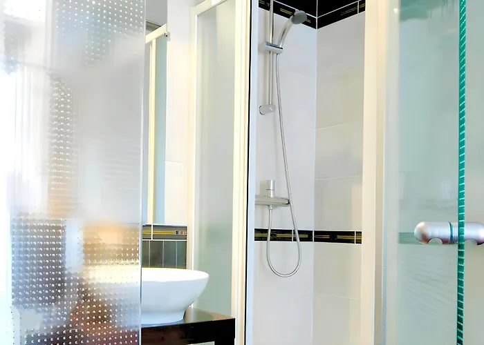 De L'exposition - Tour Eiffel 3*