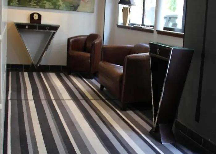 فندق دو ليكسبوزيسيون - برج إيفل 3*