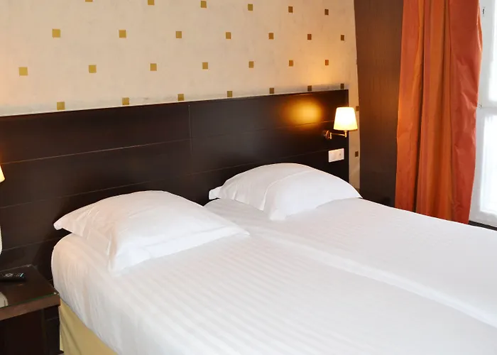 دو ليكسبوزيسيون - برج إيفل فندق باريس