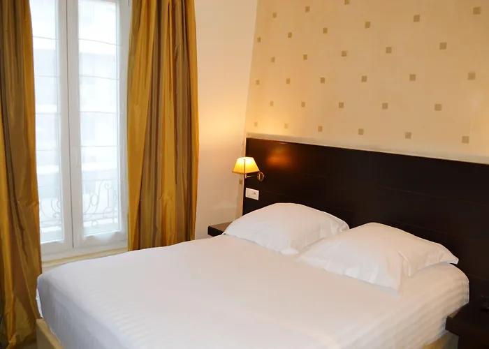 De L'exposition - Tour Eiffel 3* Paris