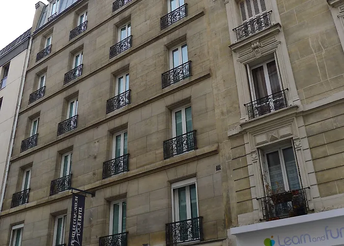 دو ليكسبوزيسيون - برج إيفل 3* باريس